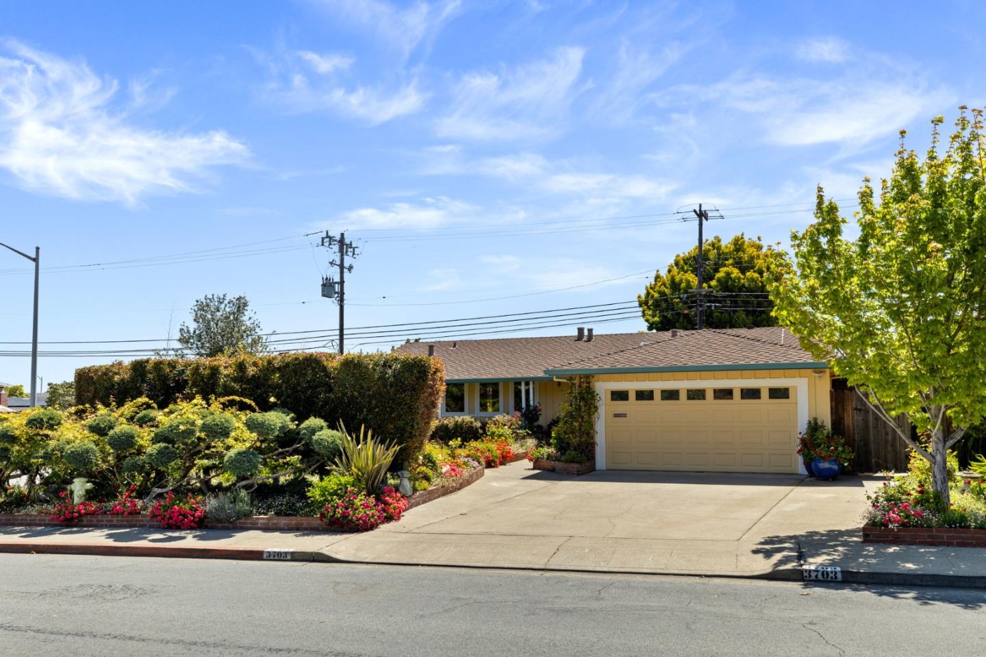 3703 Country Club DR