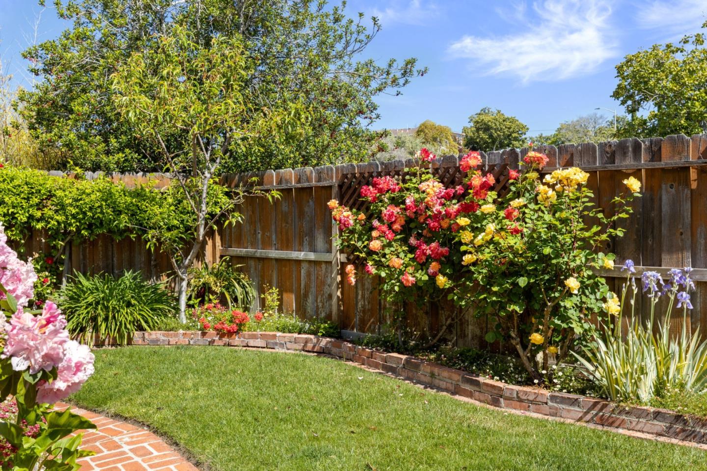 3703 Country Club DR