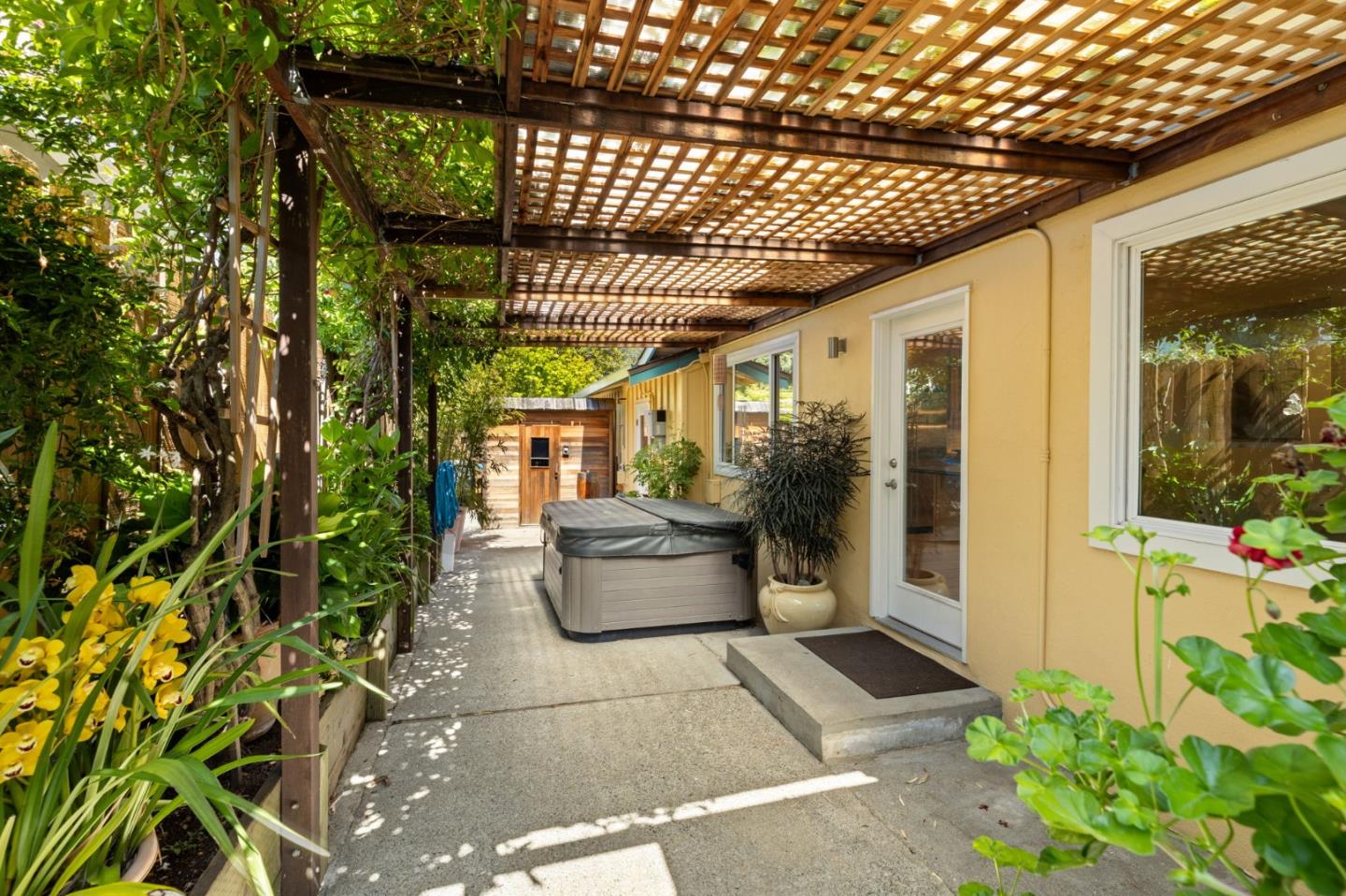 3703 Country Club DR