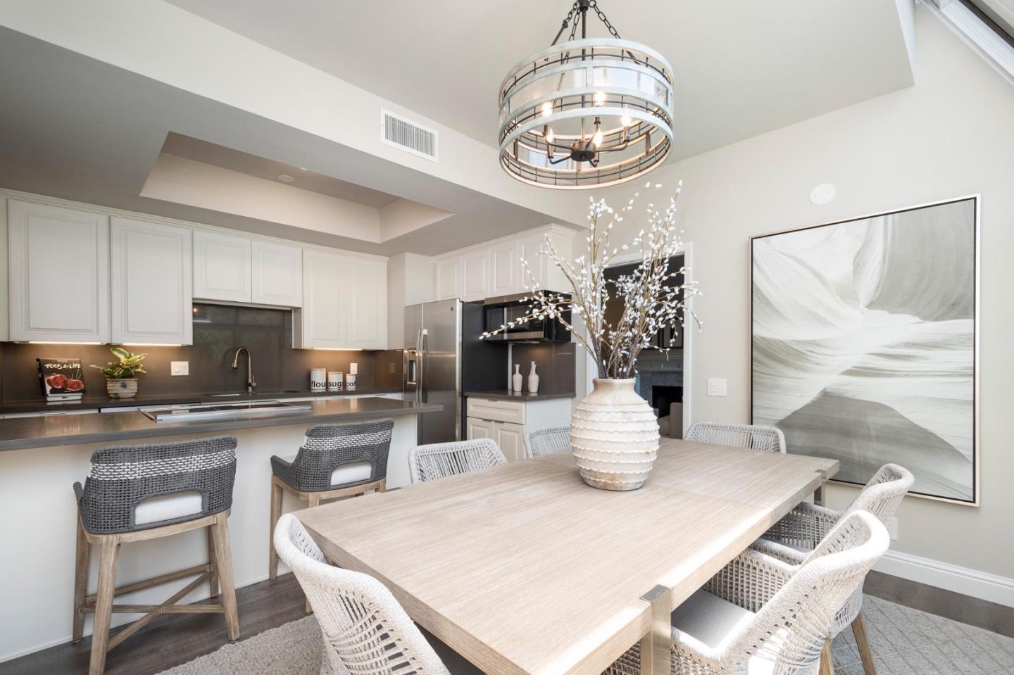 425 North El Camino Real 201