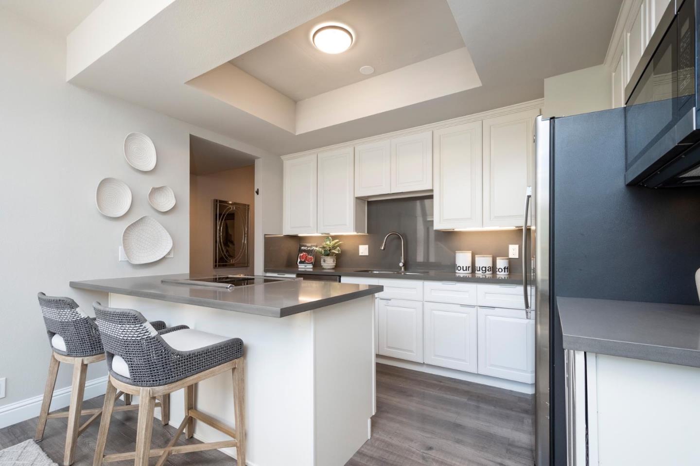 425 North El Camino Real 201