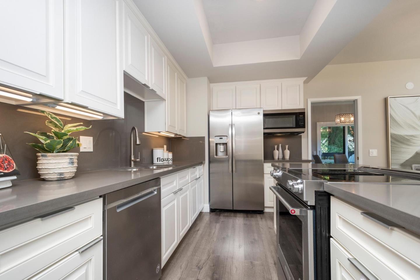 425 North El Camino Real 201