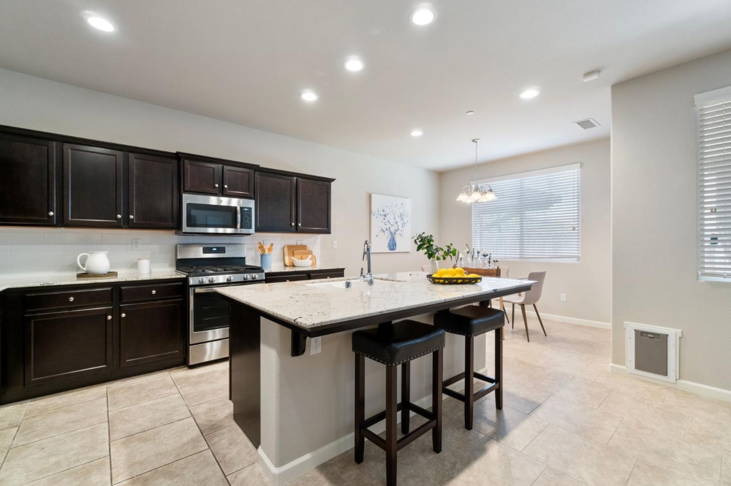 3121 Alamos AVE