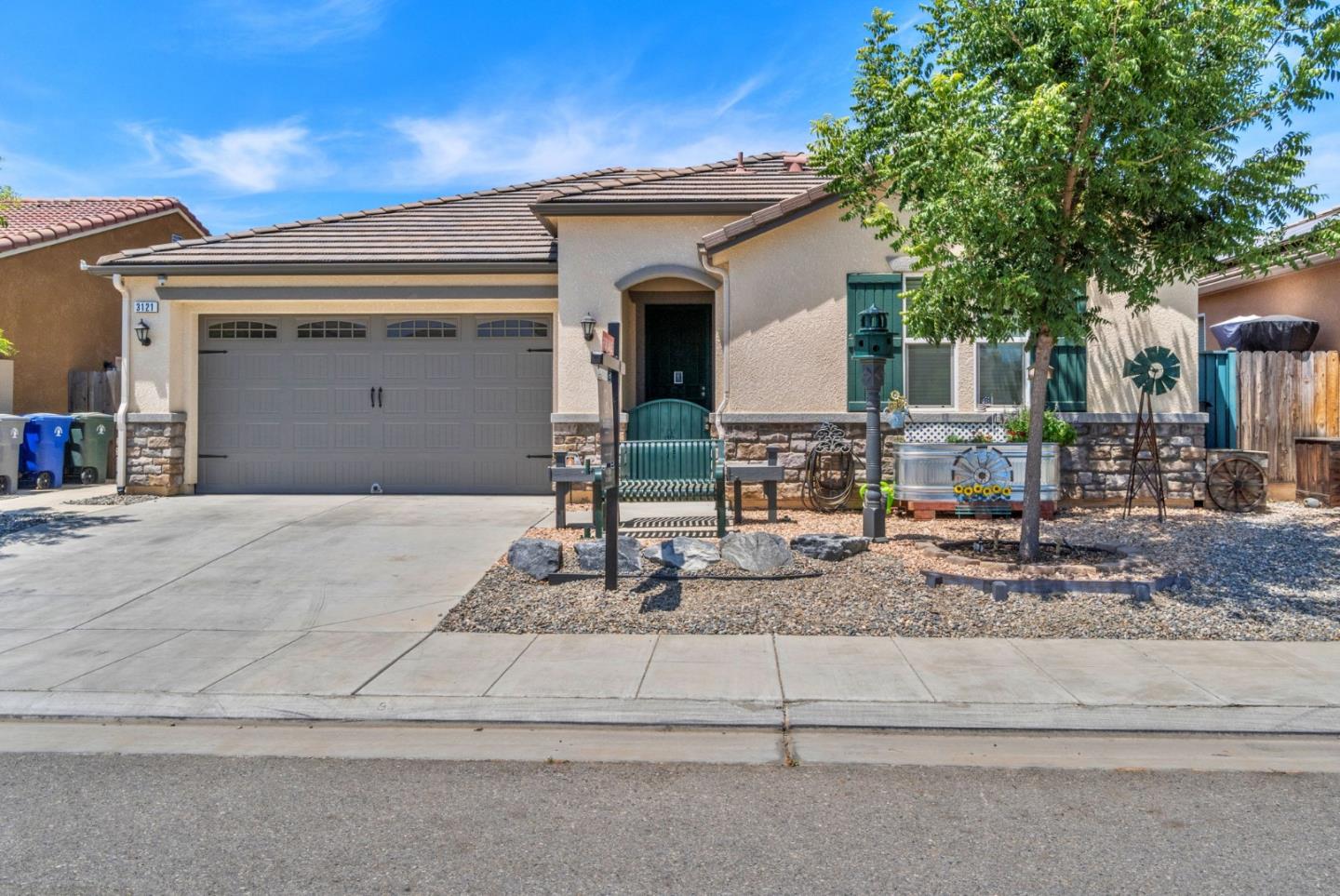 3121 Alamos AVE