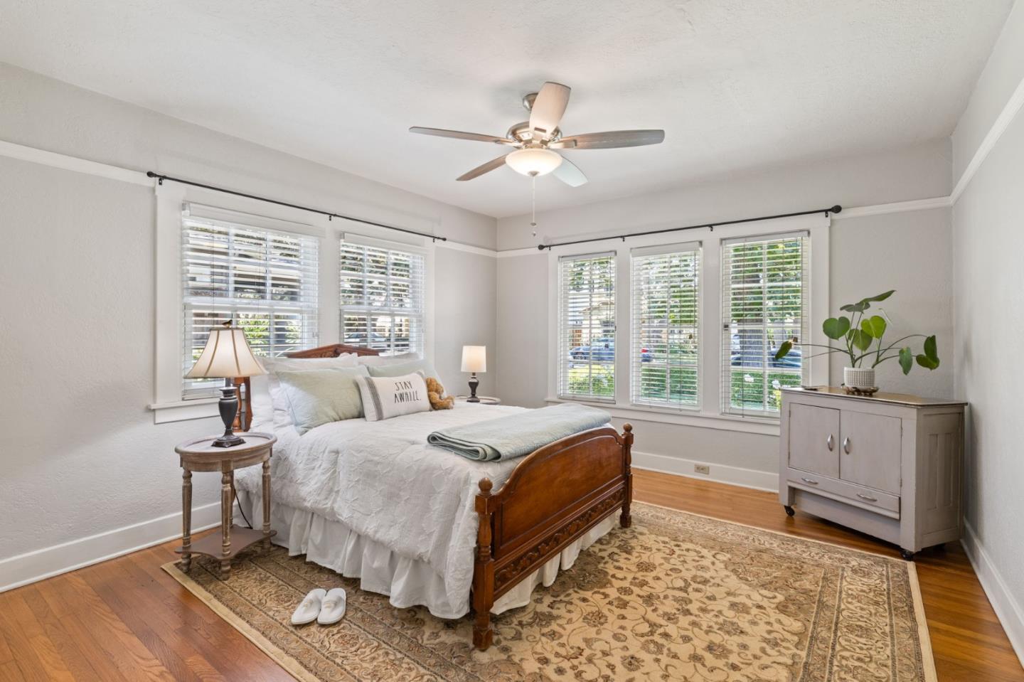 994 Willow Glen WAY