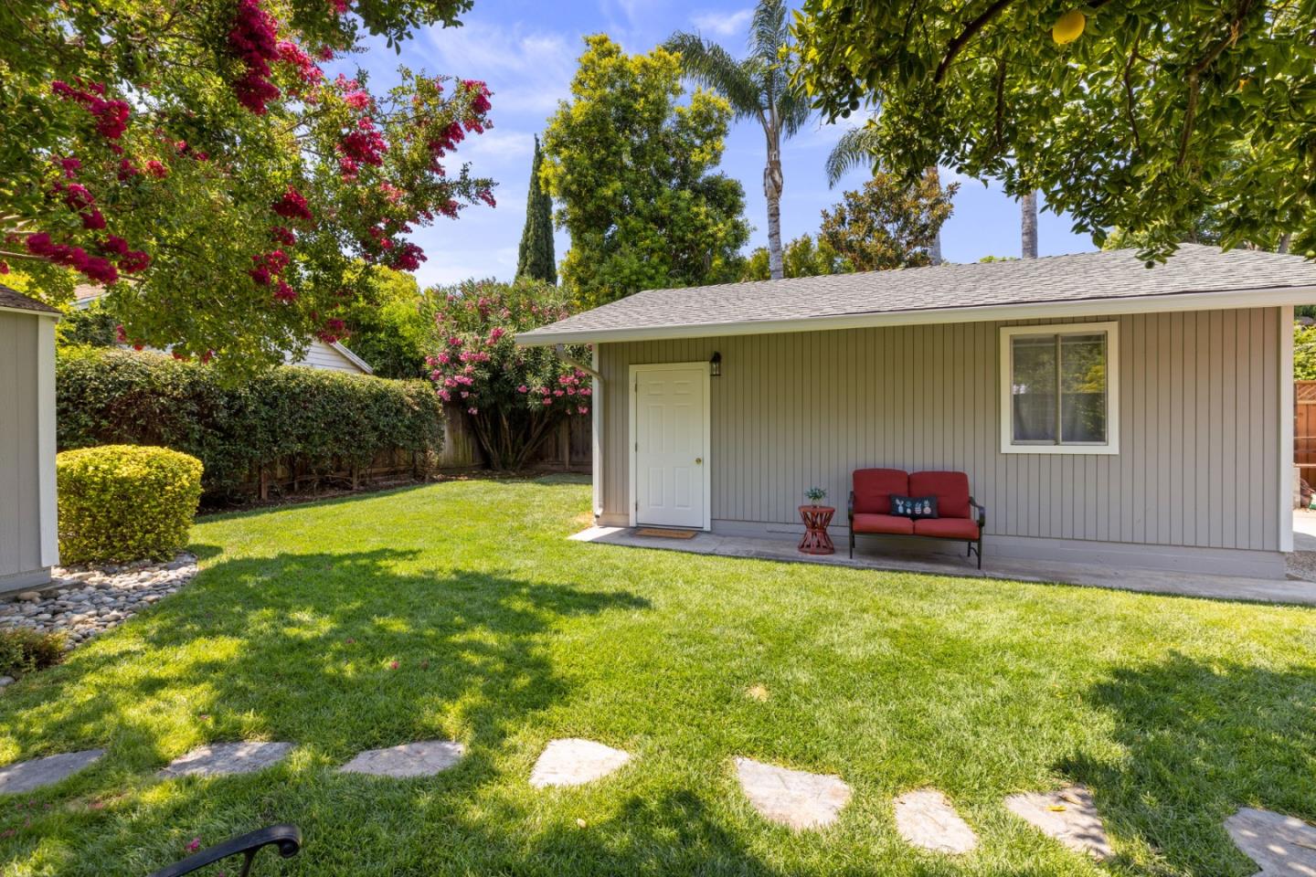 994 Willow Glen WAY