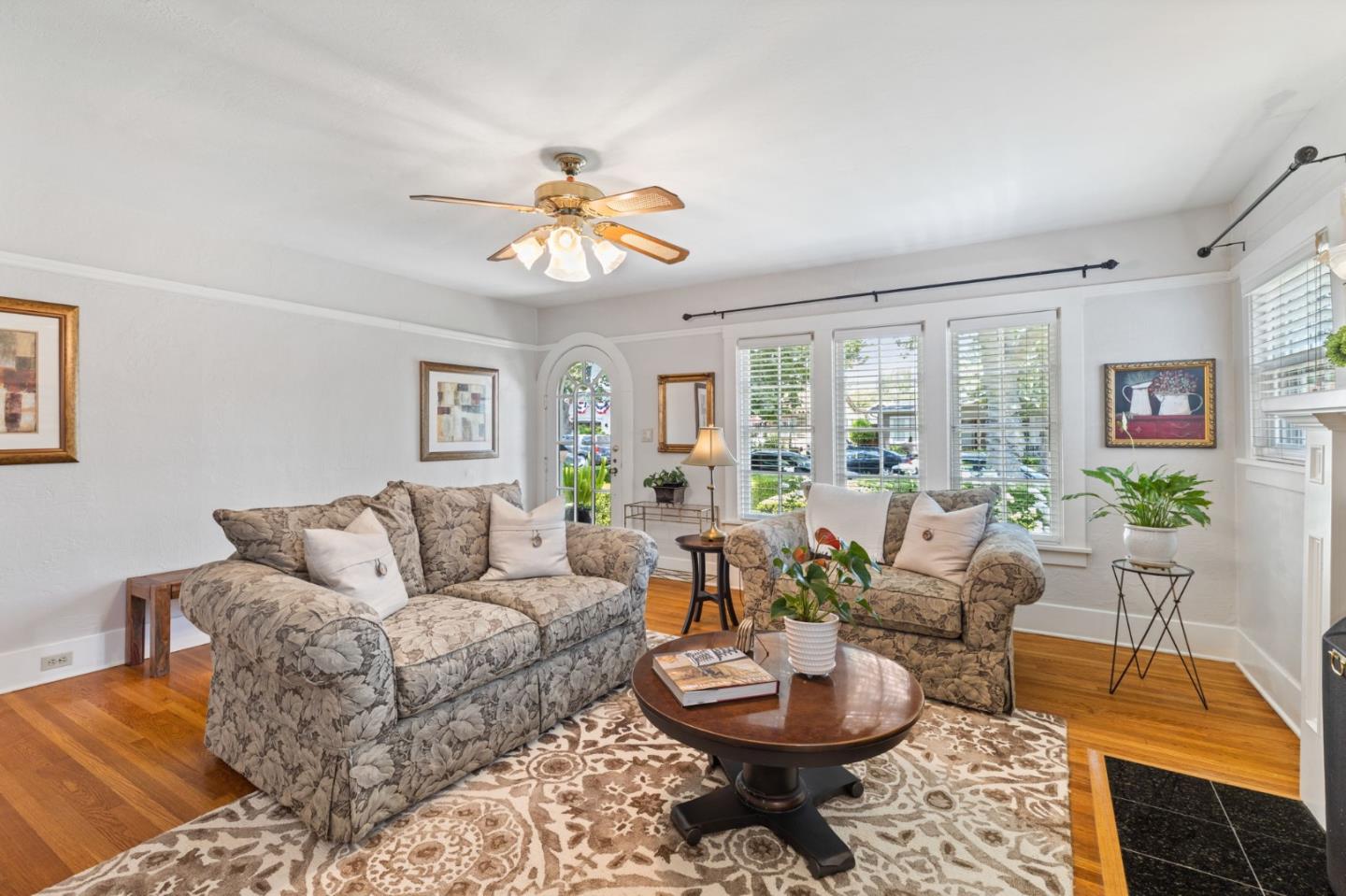 994 Willow Glen WAY