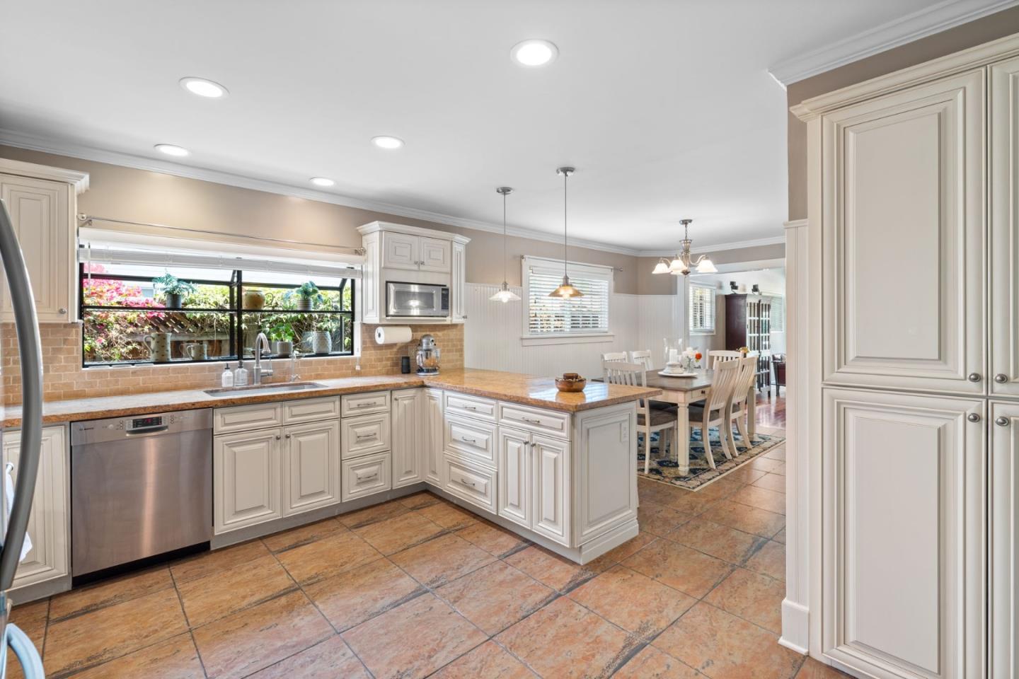 994 Willow Glen WAY