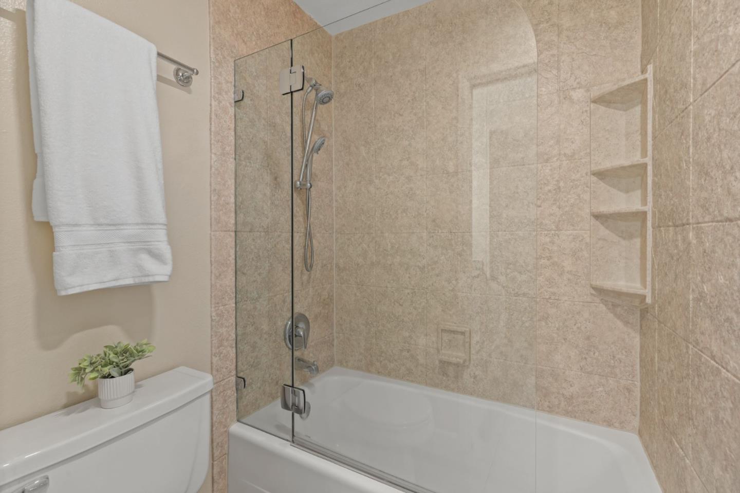 5518 Sean CIR 46