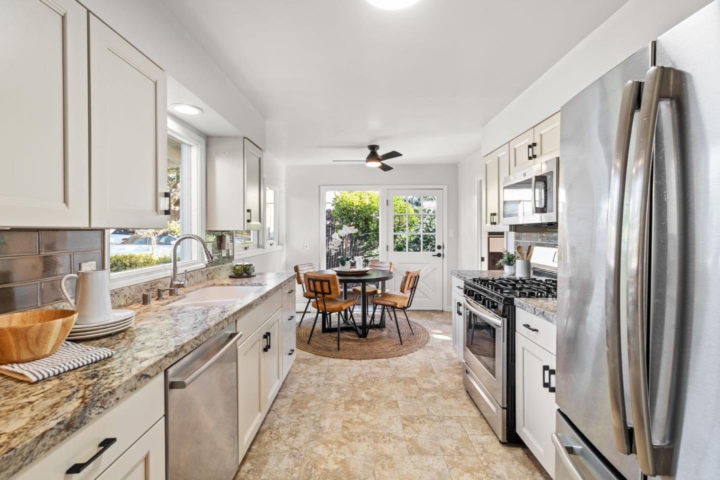1136 Ladera WAY