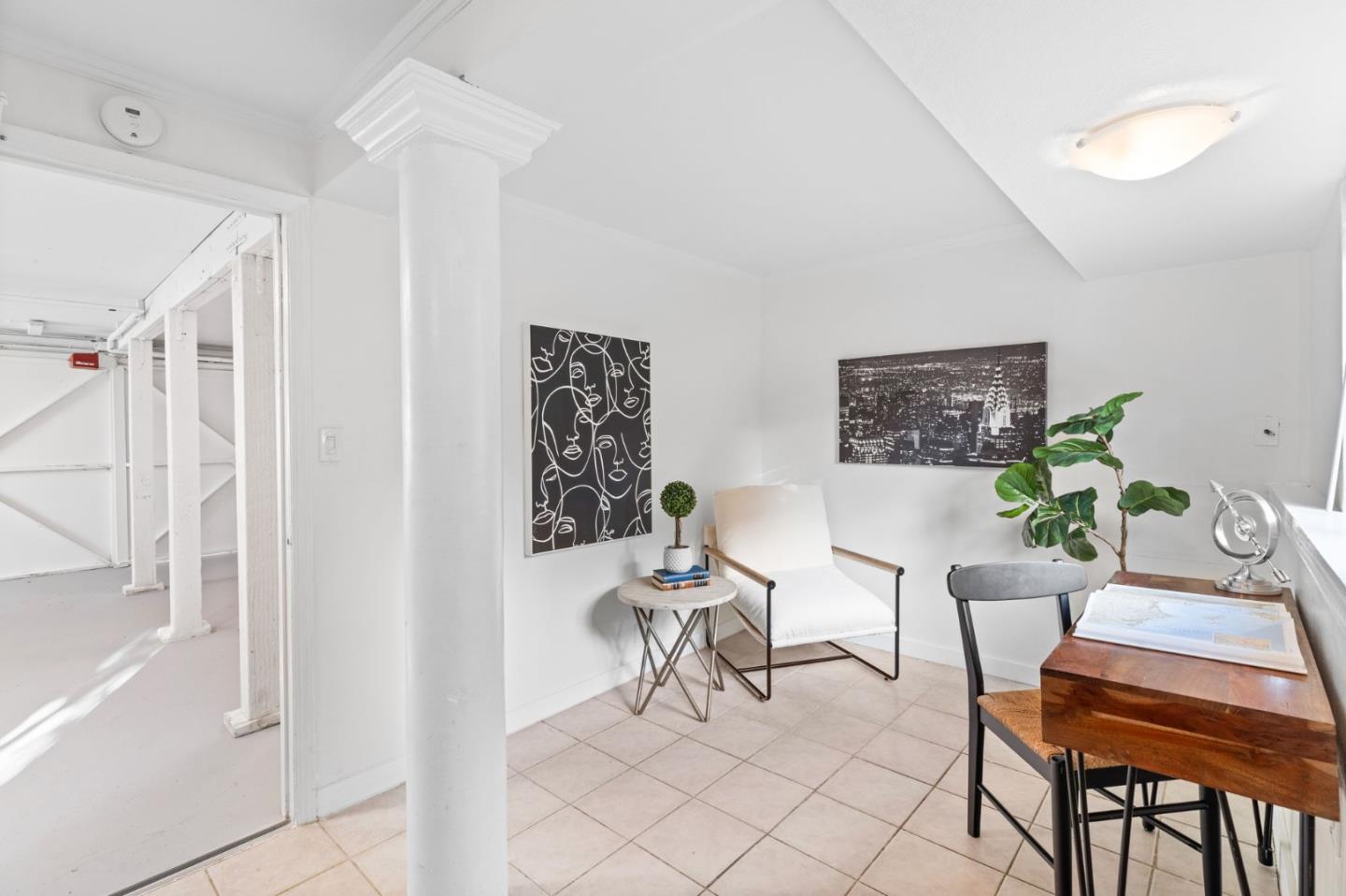 1136 Ladera WAY