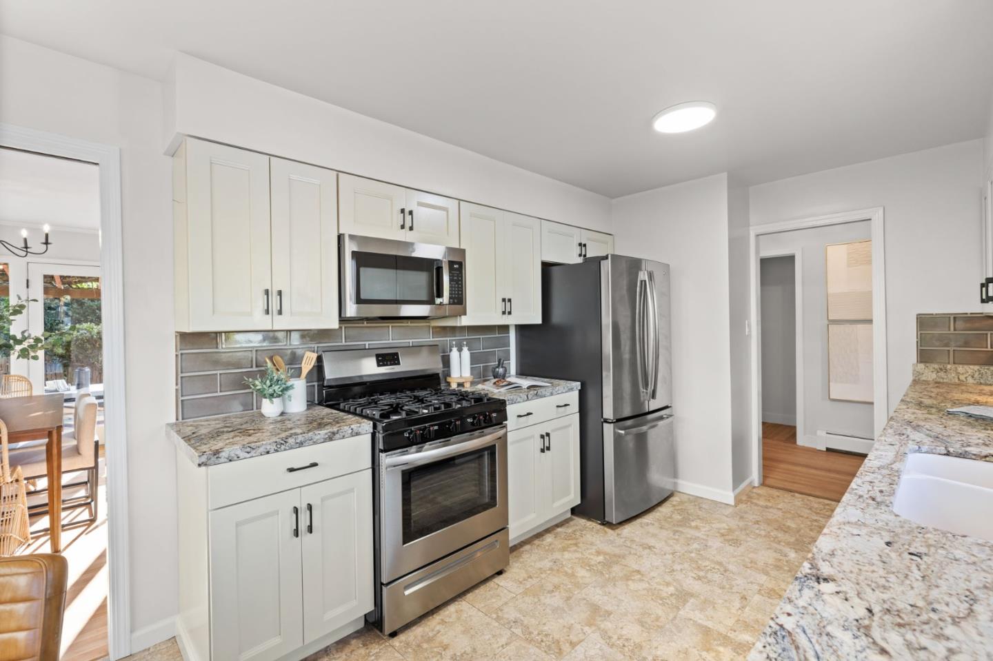 1136 Ladera WAY
