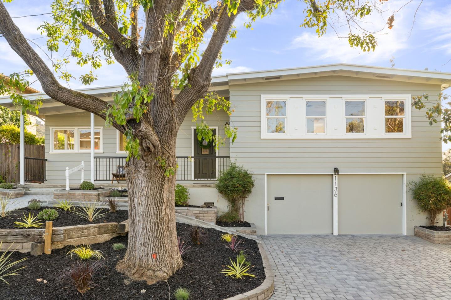 1136 Ladera WAY