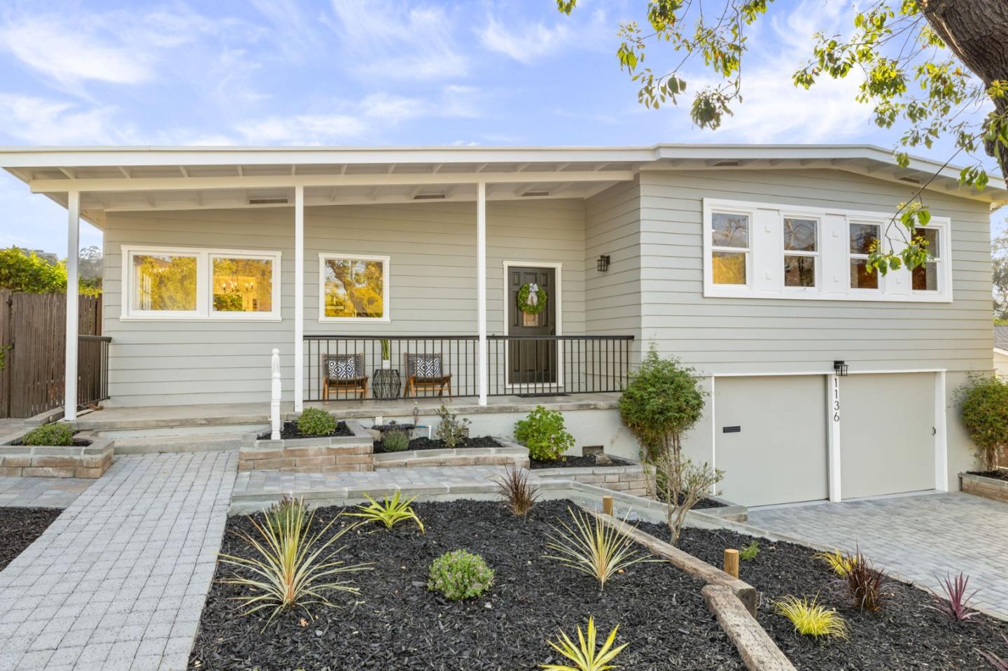 1136 Ladera WAY