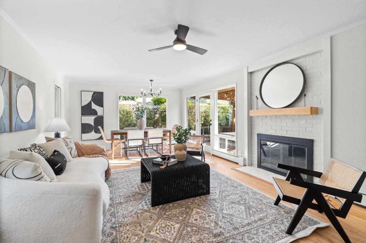 1136 Ladera WAY