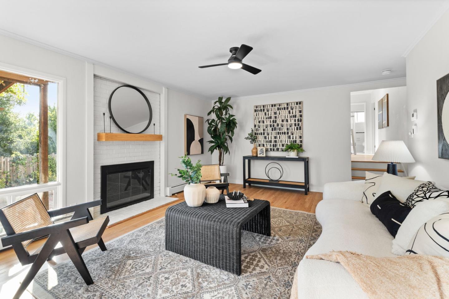 1136 Ladera WAY