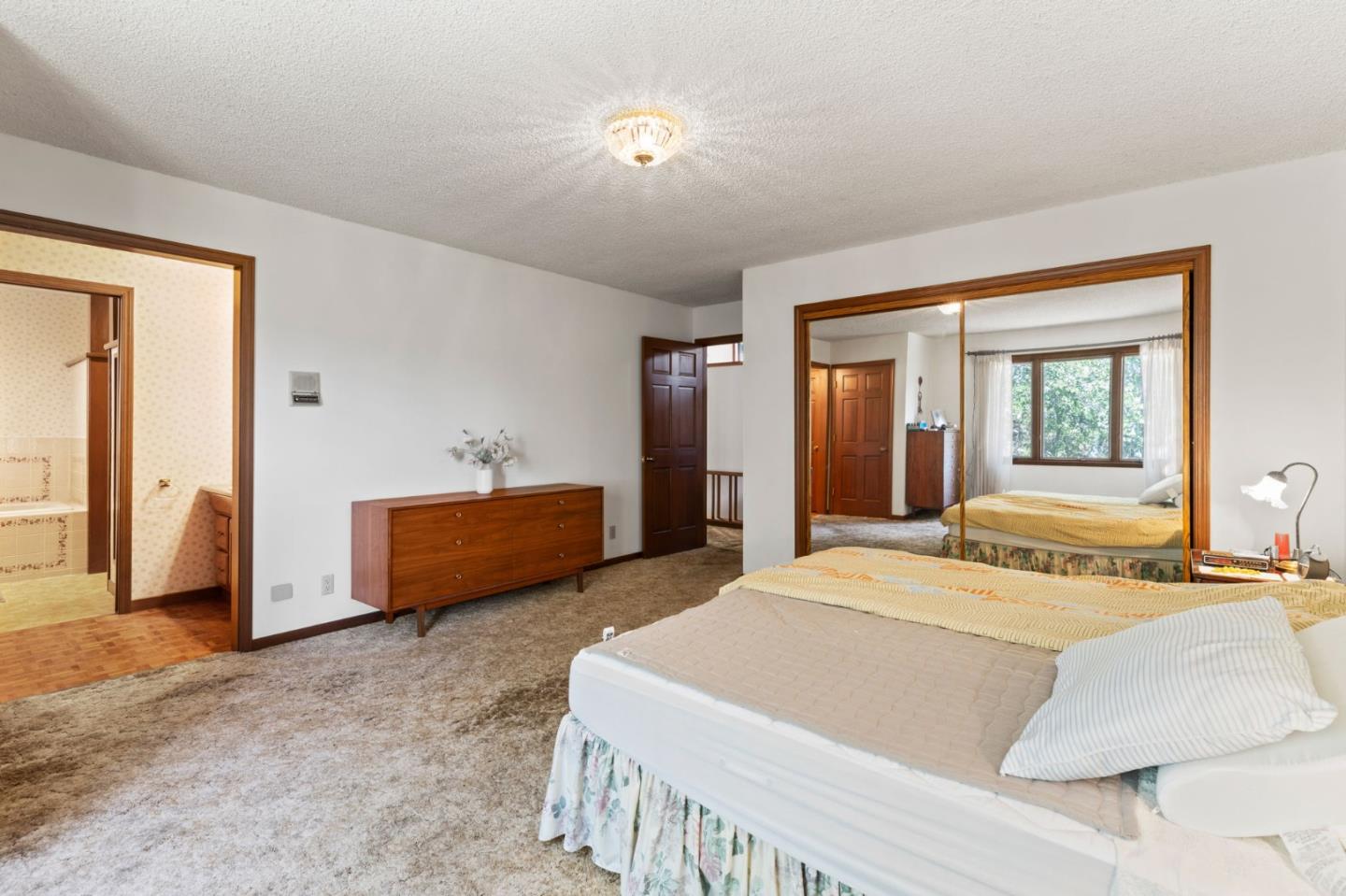 19 Tiara CT