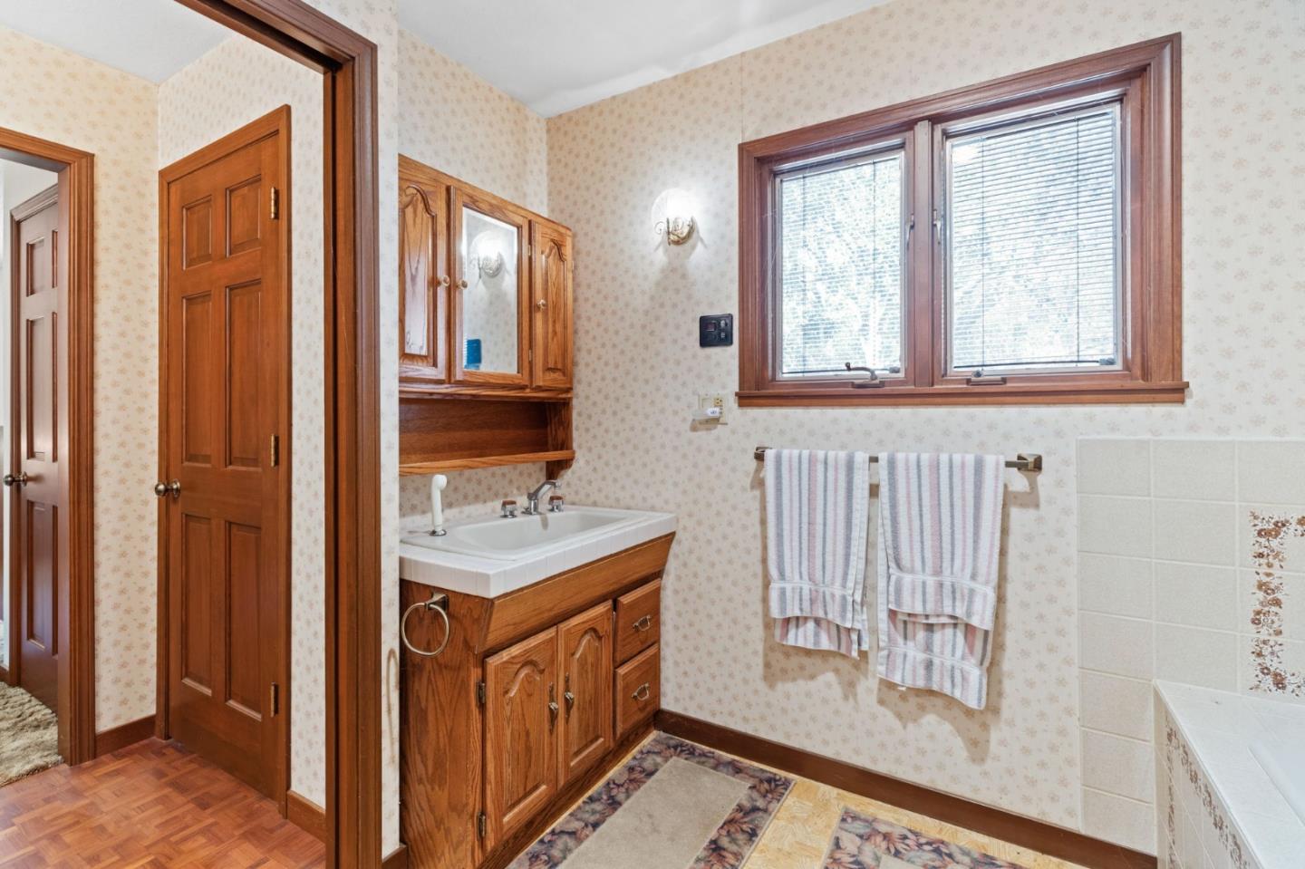 19 Tiara CT