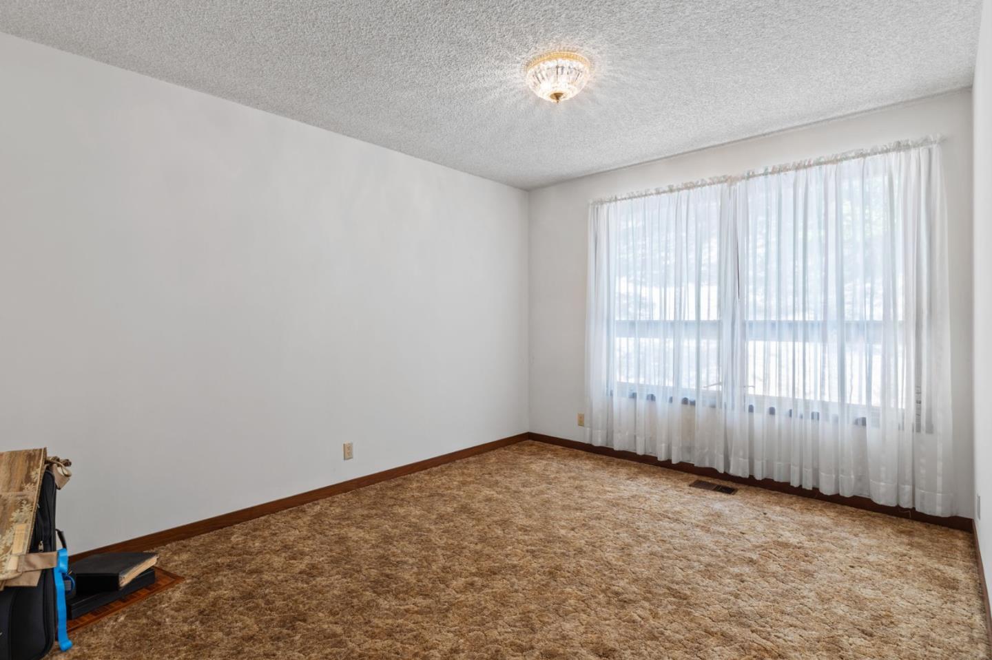 19 Tiara CT