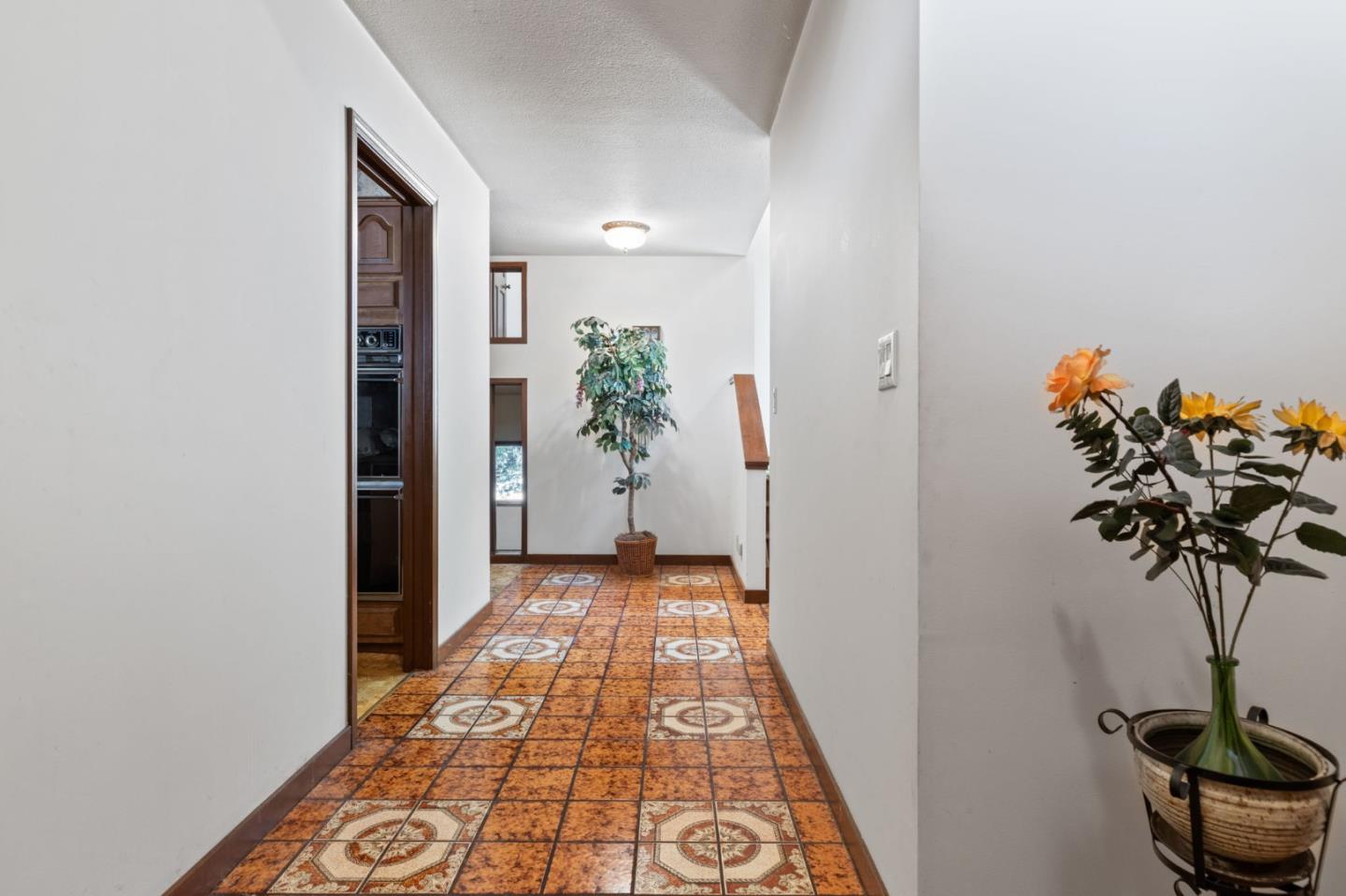 19 Tiara CT