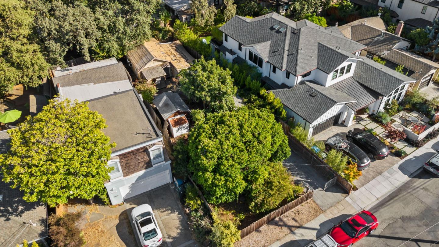 1737 Greenwood AVE