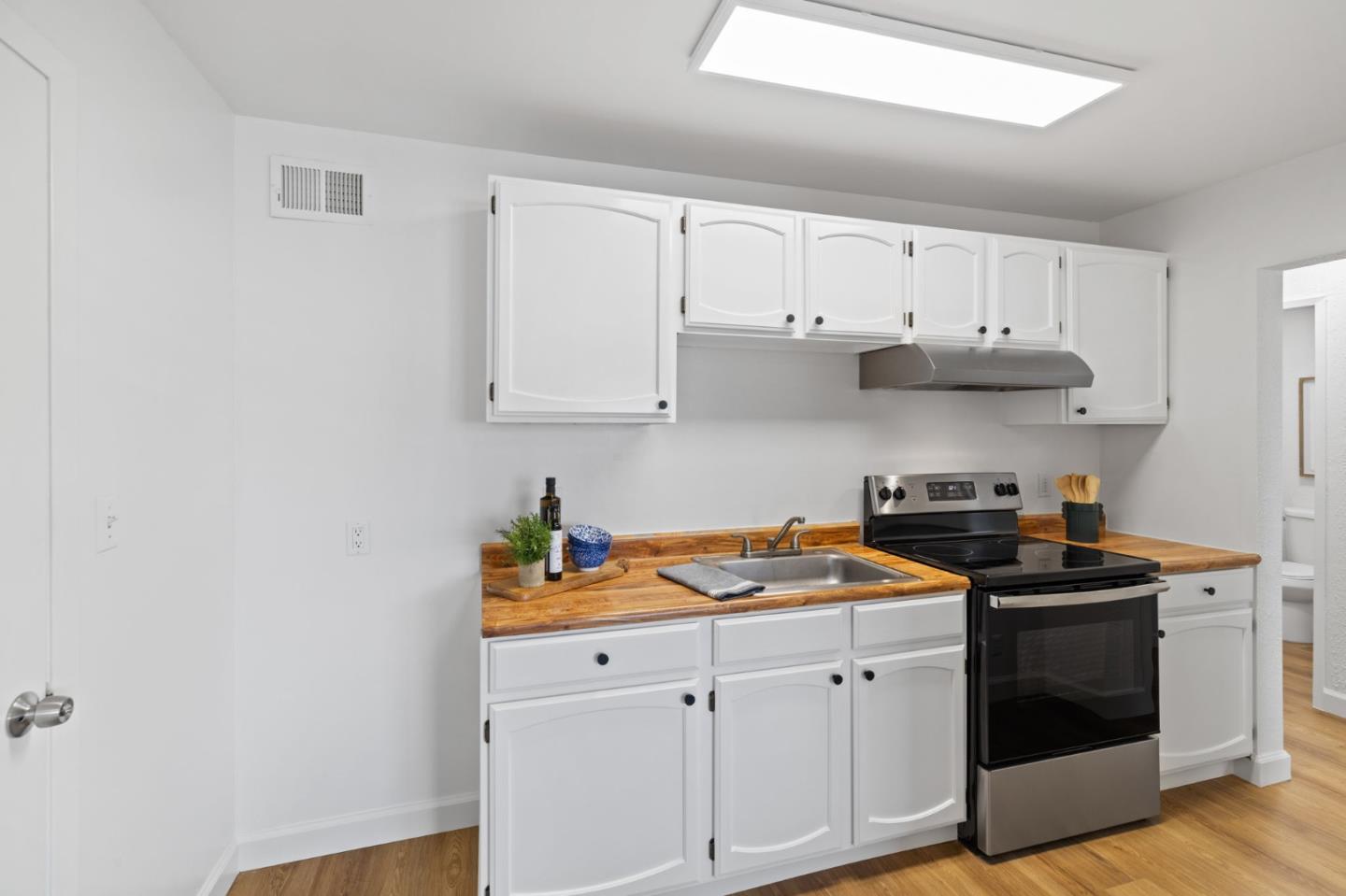 176 Goethe ST