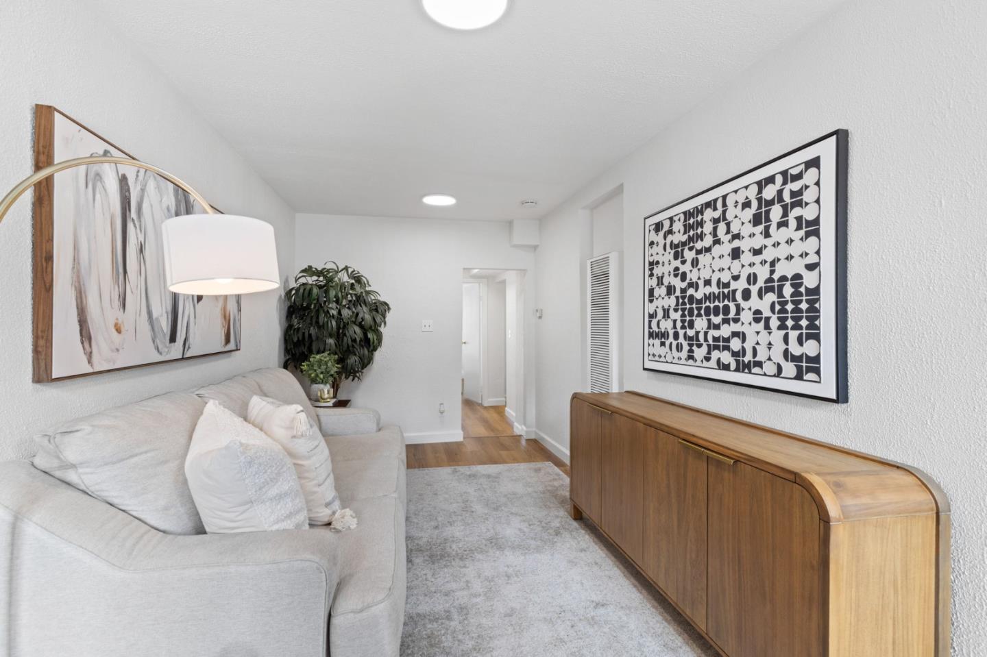 176 Goethe ST