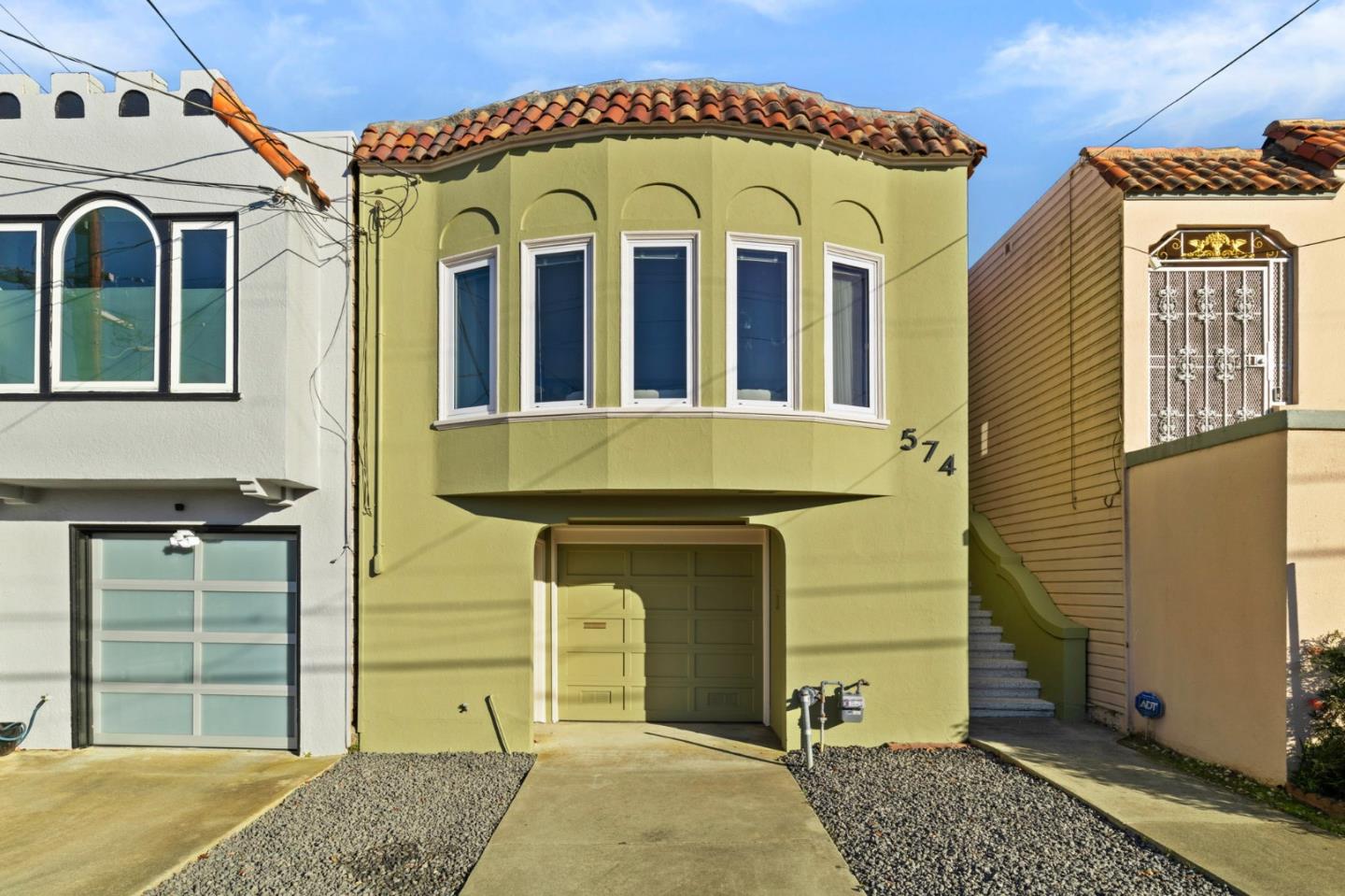 574 Arch ST