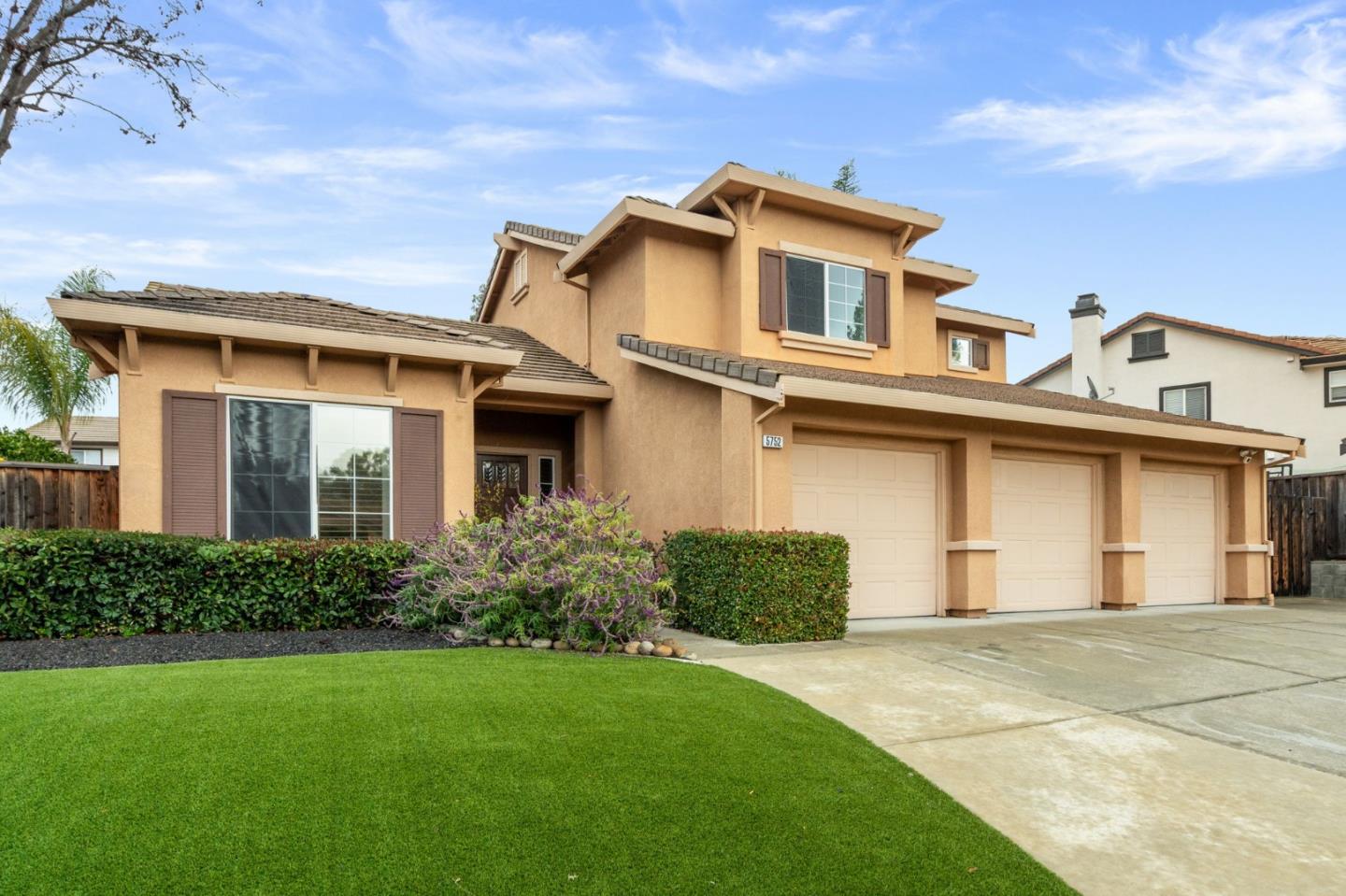 5752 Emily CT