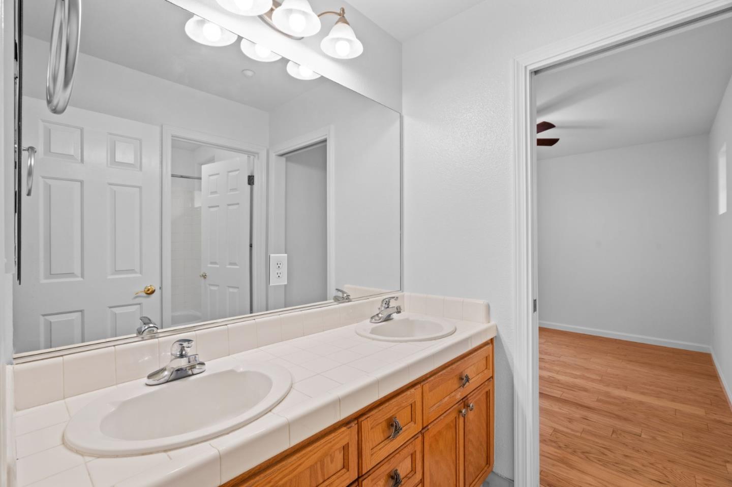 5752 Emily CT