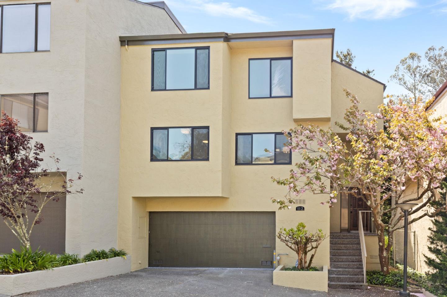 112 Galewood CIR