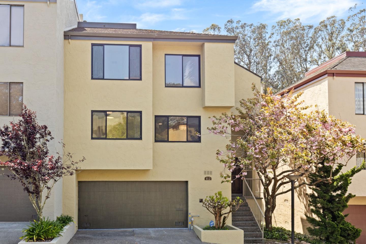 112 Galewood CIR