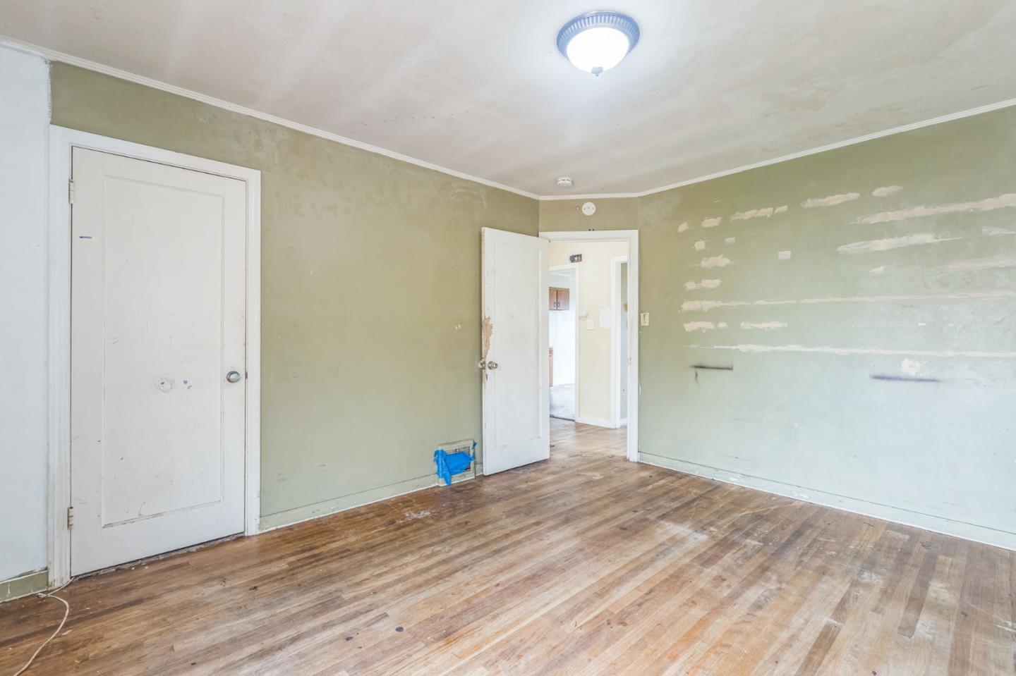 233 Village WAY