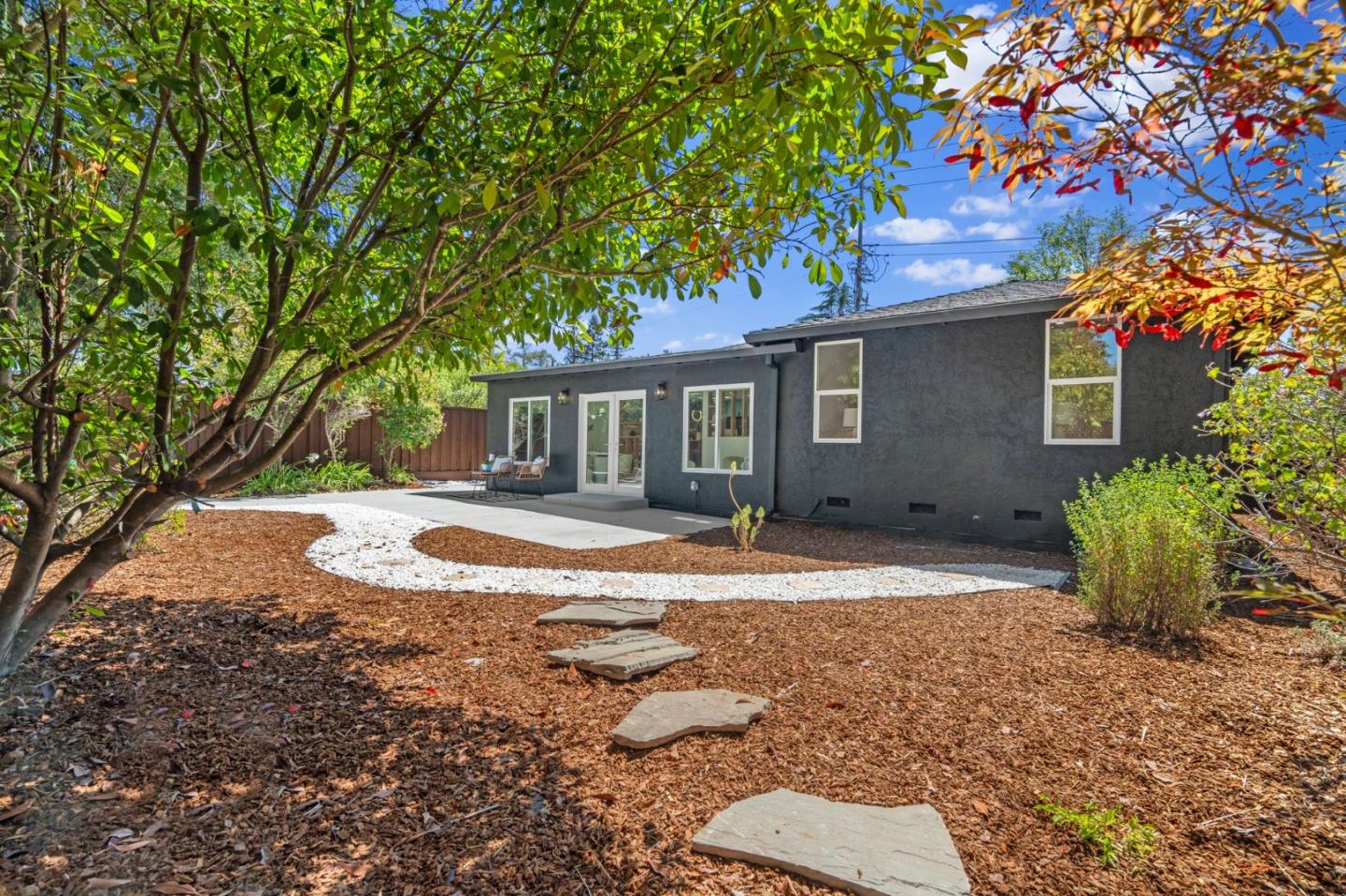 2049 Santa Cruz Avenue