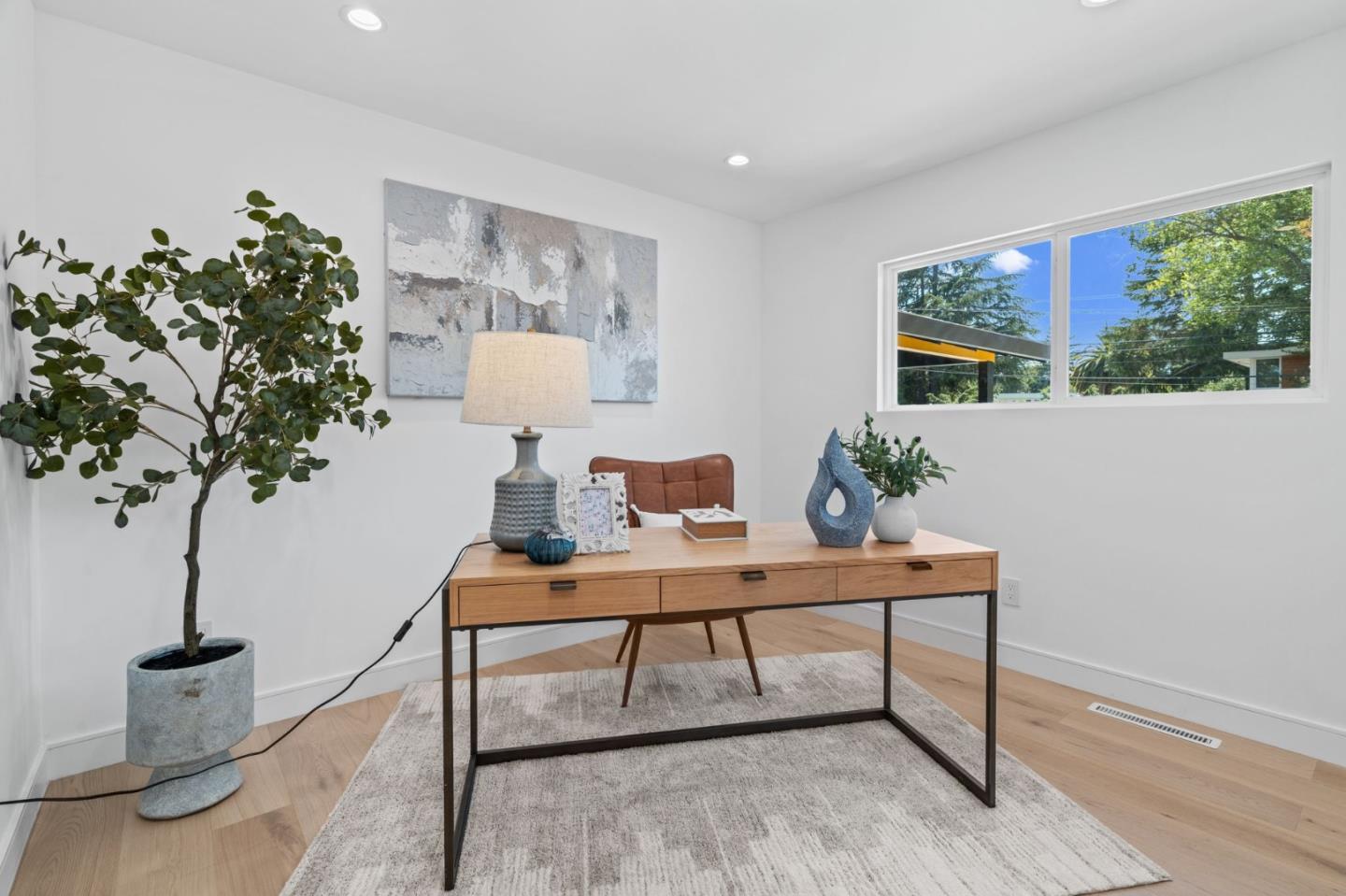 2049 Santa Cruz Avenue