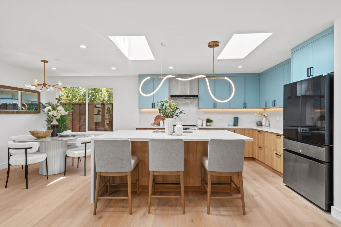 2049 Santa Cruz Avenue