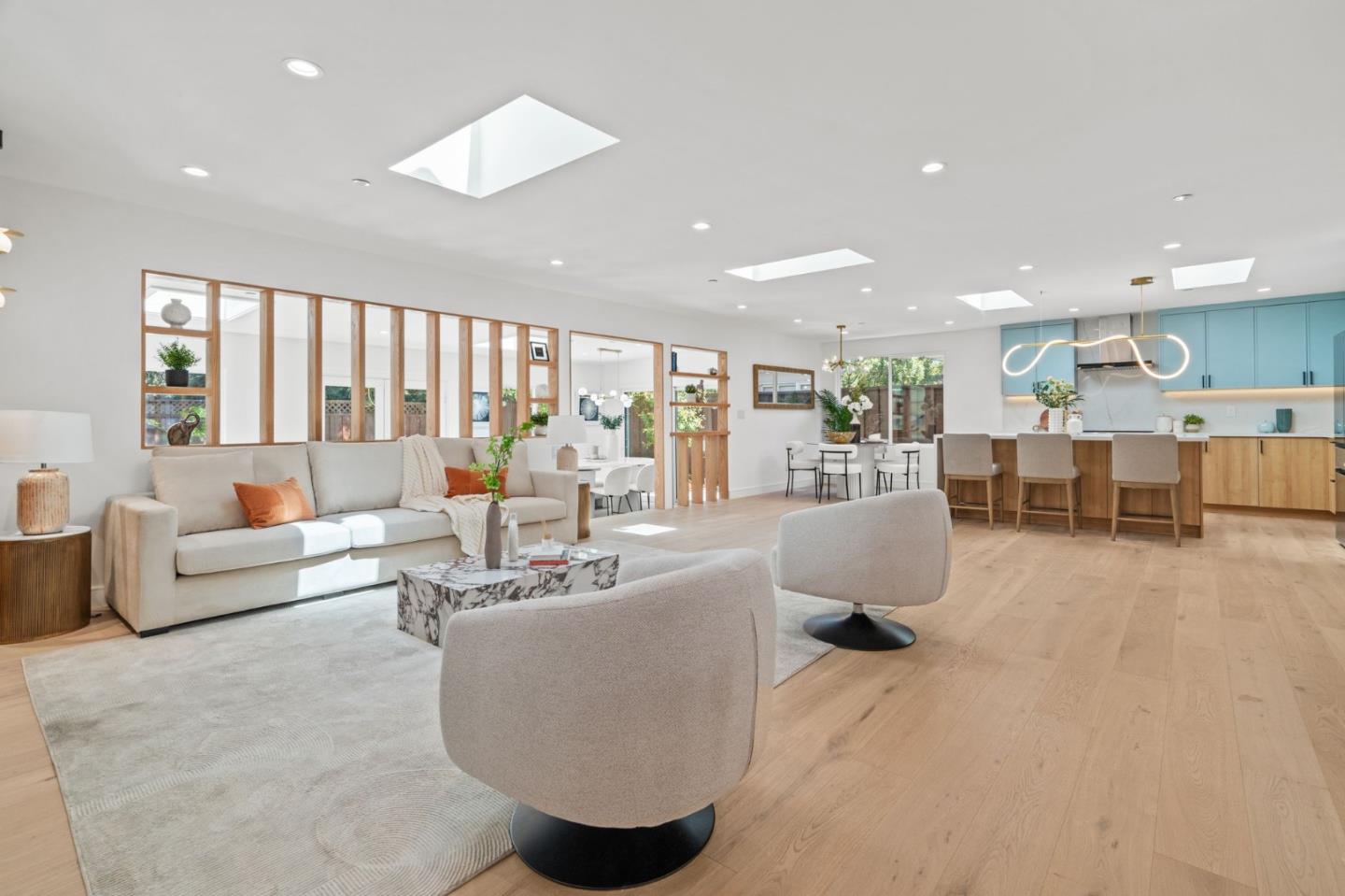 2049 Santa Cruz Avenue