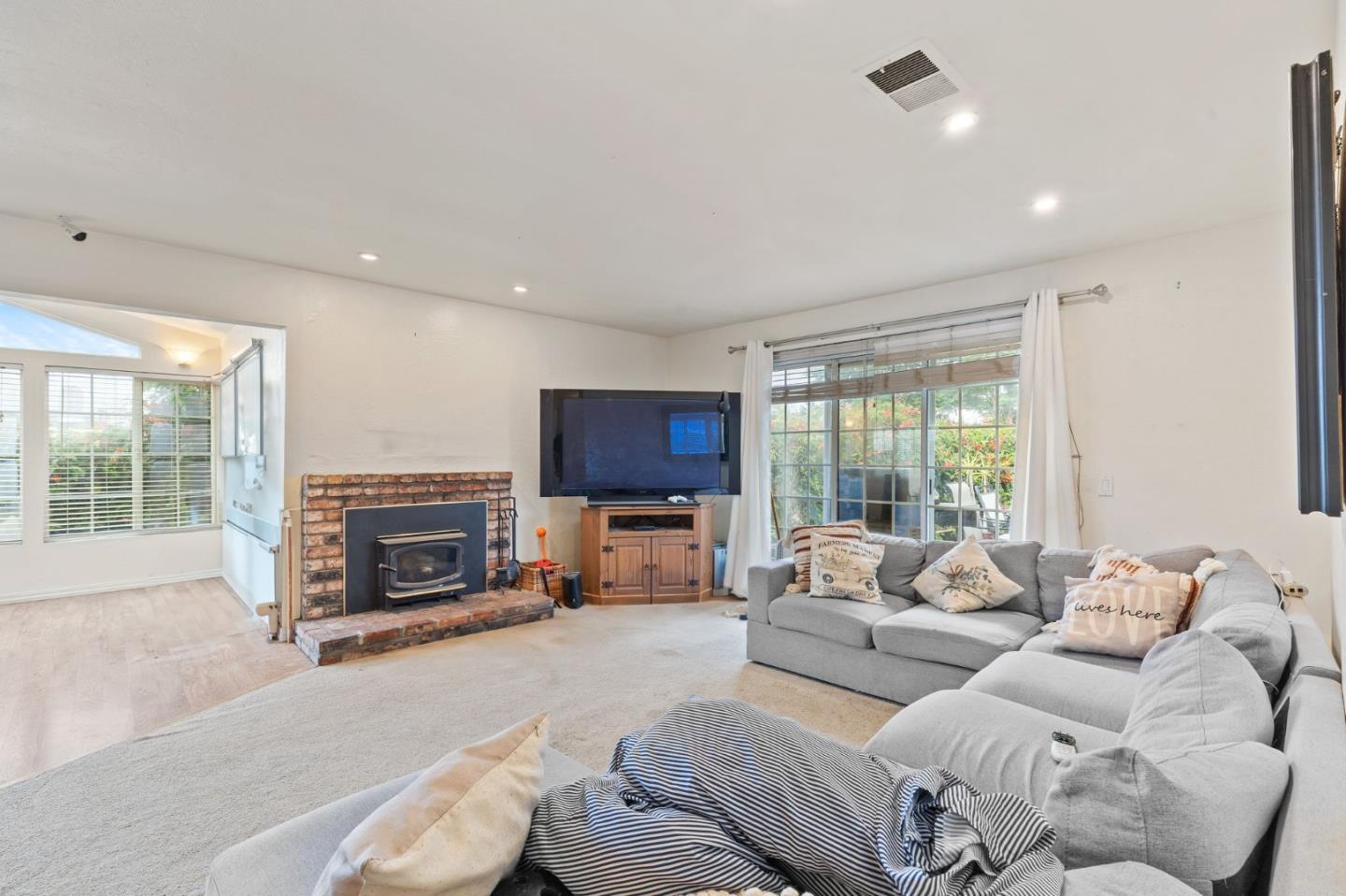 1138 Manzanita Drive