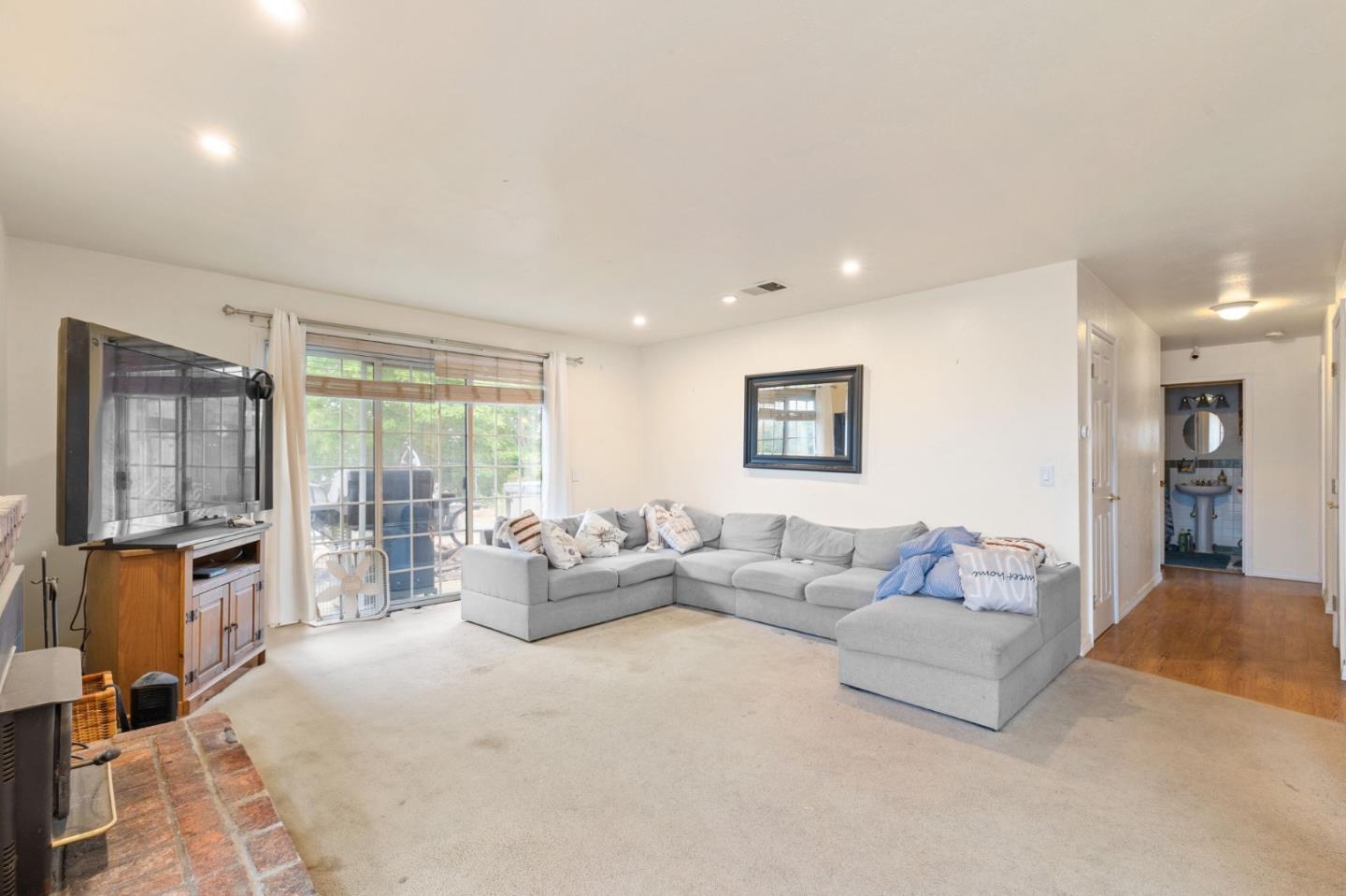1138 Manzanita Drive