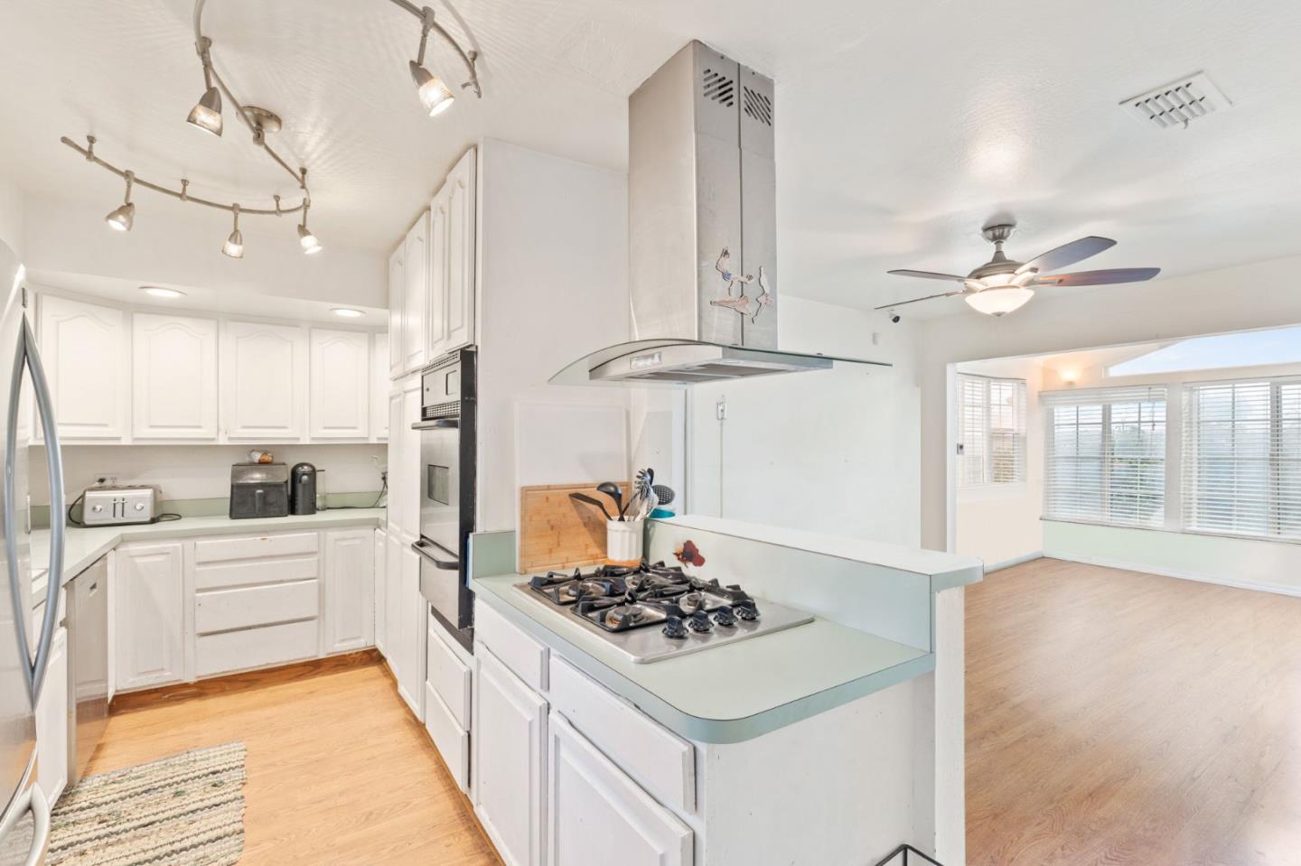 1138 Manzanita Drive