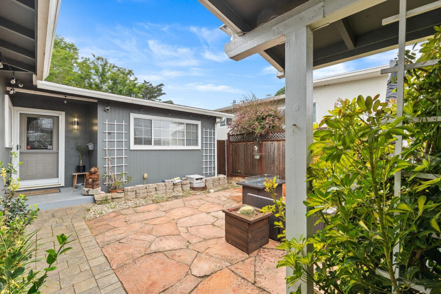 1138 Manzanita Drive