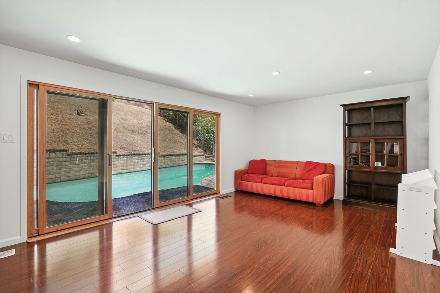 1281 Crestview Drive