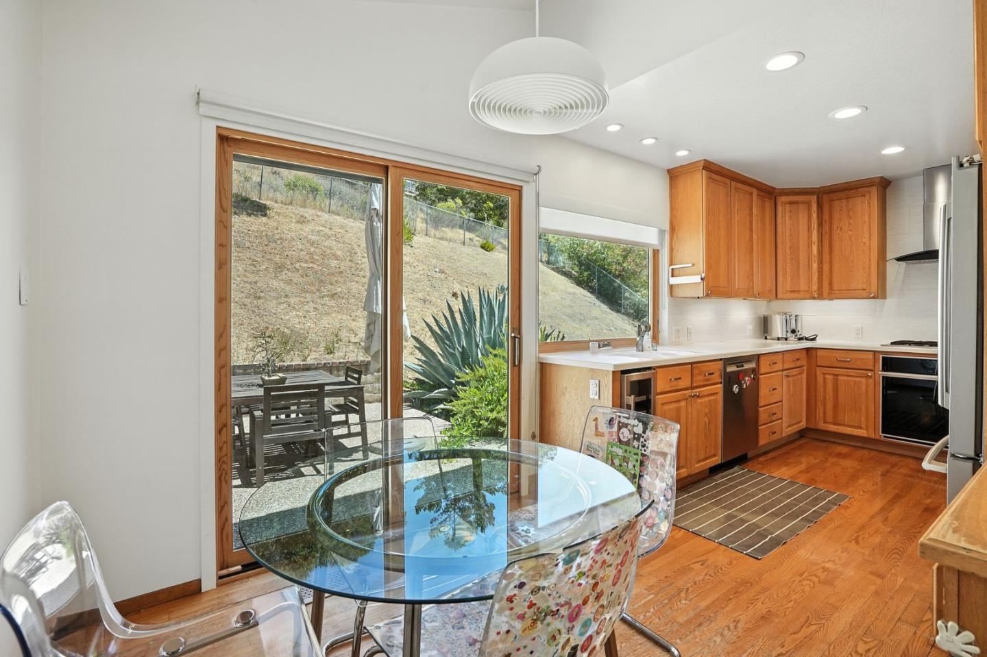 1281 Crestview Drive