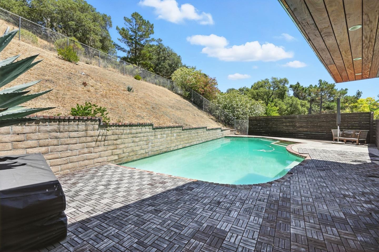 1281 Crestview Drive