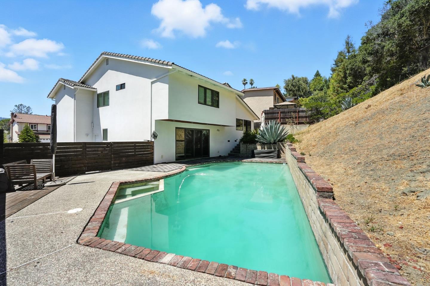 1281 Crestview Drive