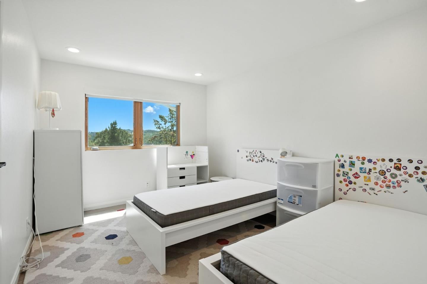 1281 Crestview Drive