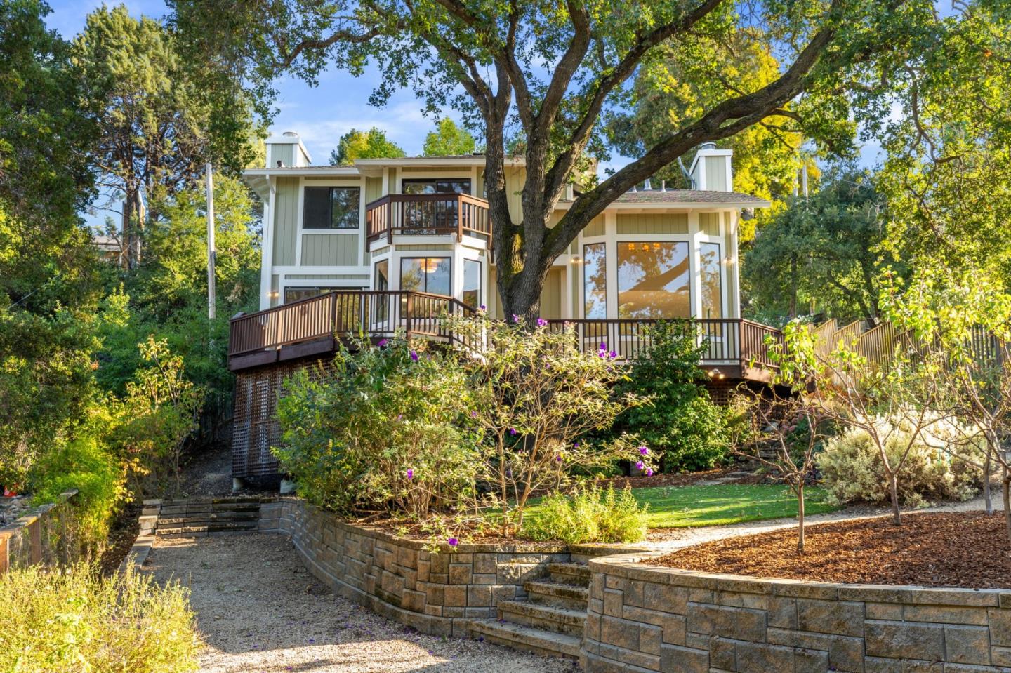 416 Crest Drive