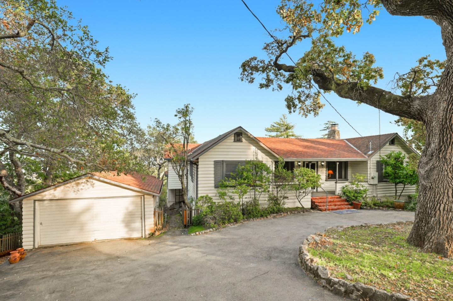 11 South Palomar Drive