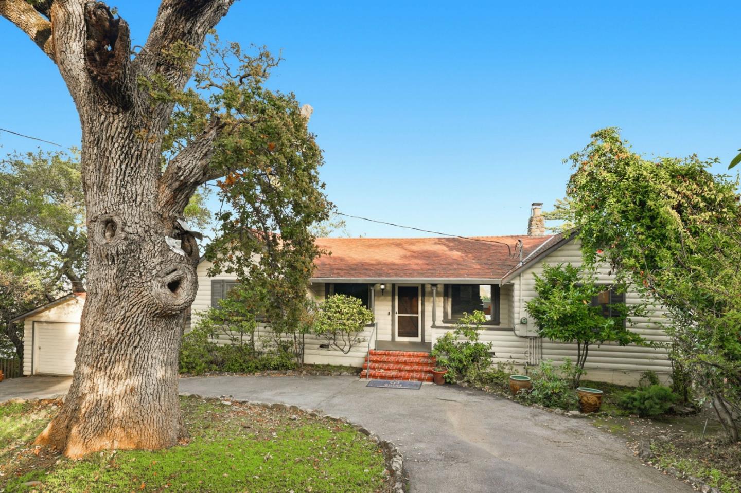 11 South Palomar Drive