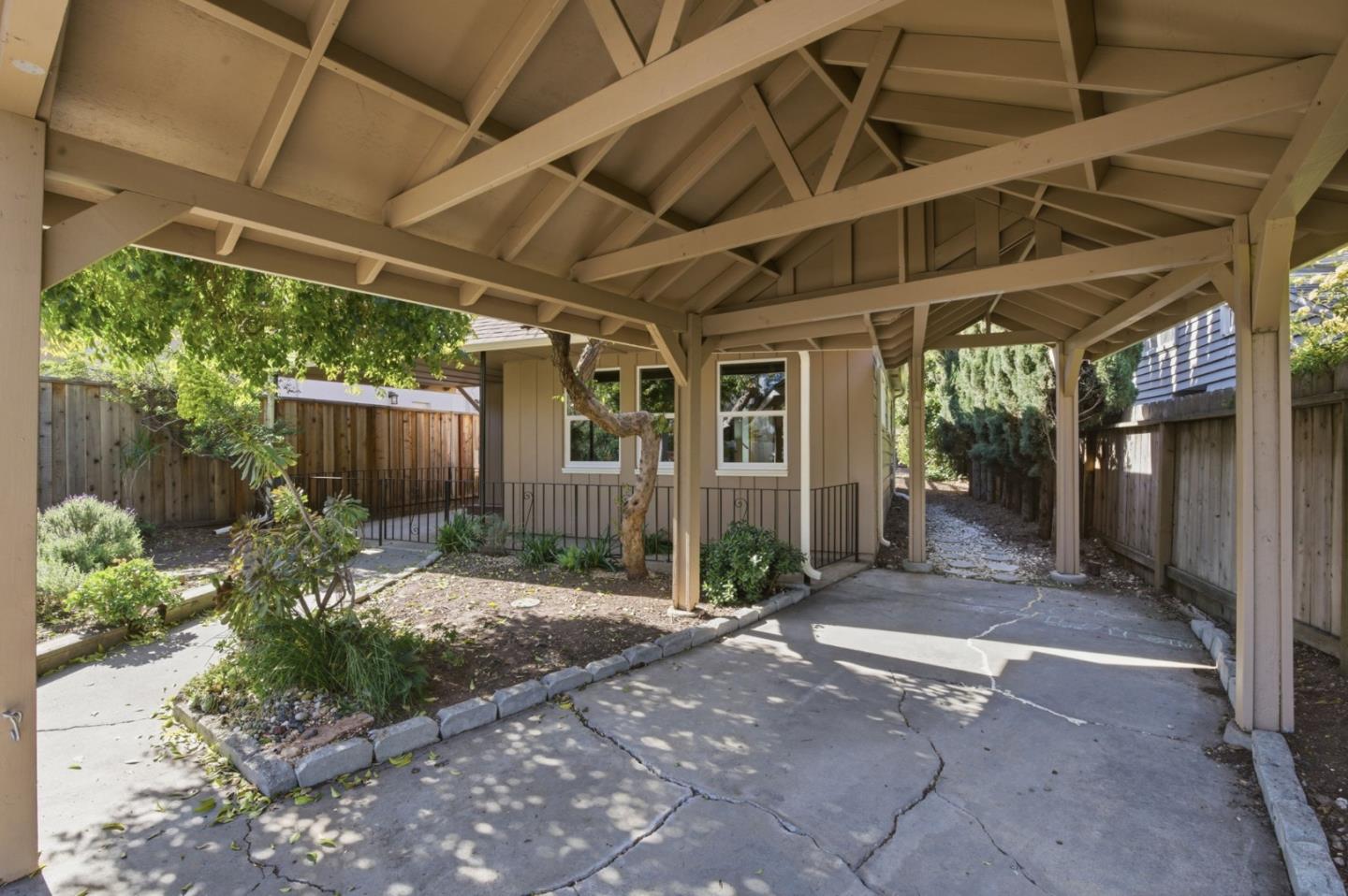 601 Palmer Lane